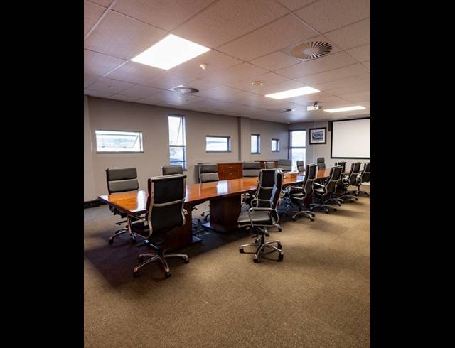 2,002M² OFFICE TO LET IN WATERFALL